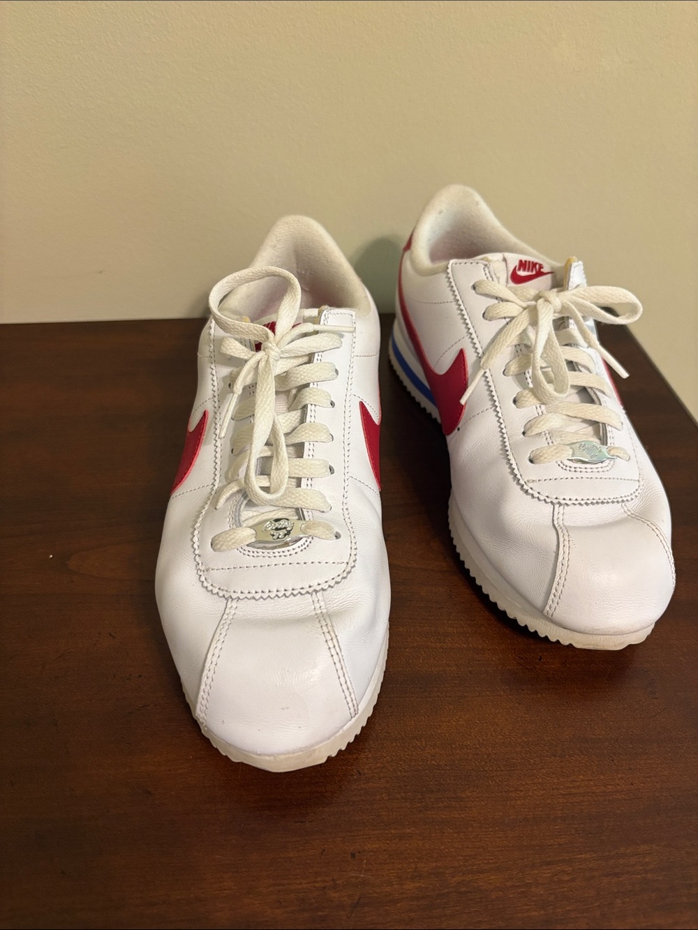 Nike White Sneakers with Red Swoosh and Blue Accent - Picture 2 of 4